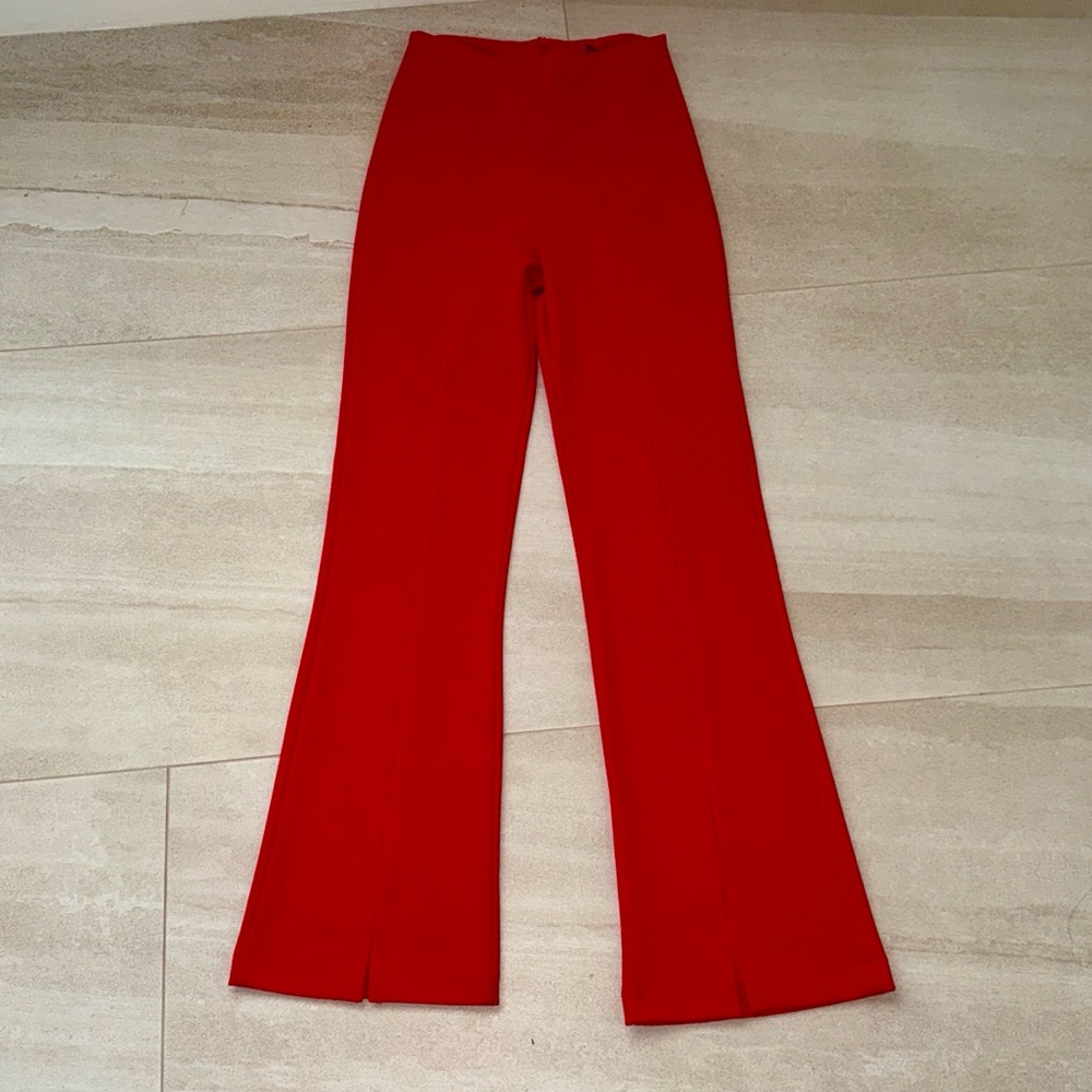 ❤️Forever 21 size small red pants- in excellent condition. Accepting offers❤️